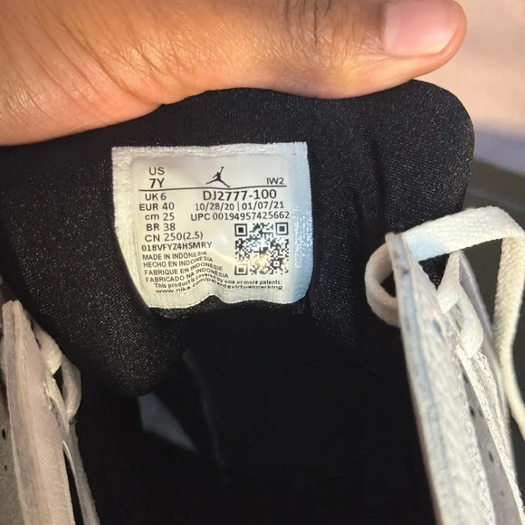 Jordan Kids Sneakers in Cream and Gray with Purple Logo Sneakers